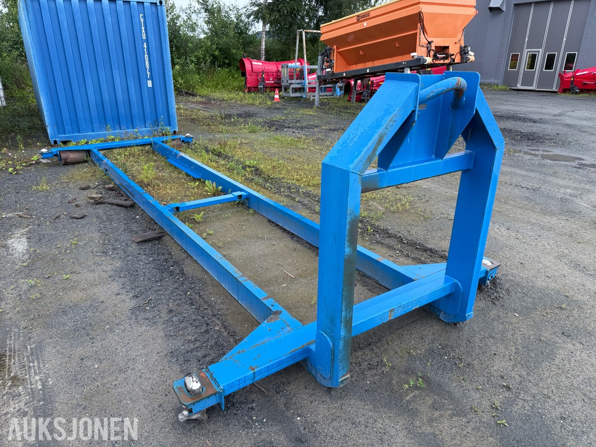 2011 - 20 fots container med containerramme