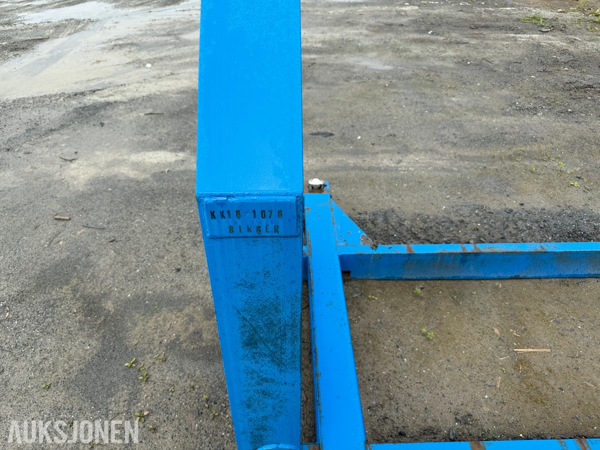 2011 - 20 fots container med containerramme