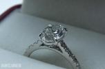  2,01 Carat Oval Diamantring (D / VVS2) & Sidesteiner – IGI-Sertifisert