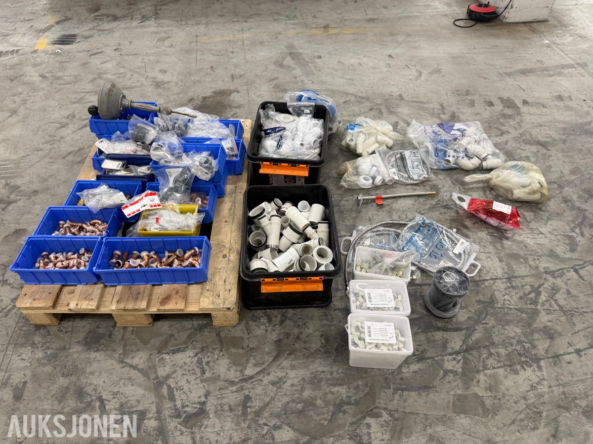 Parti med VVS-deler, rørdeler og tilbehør