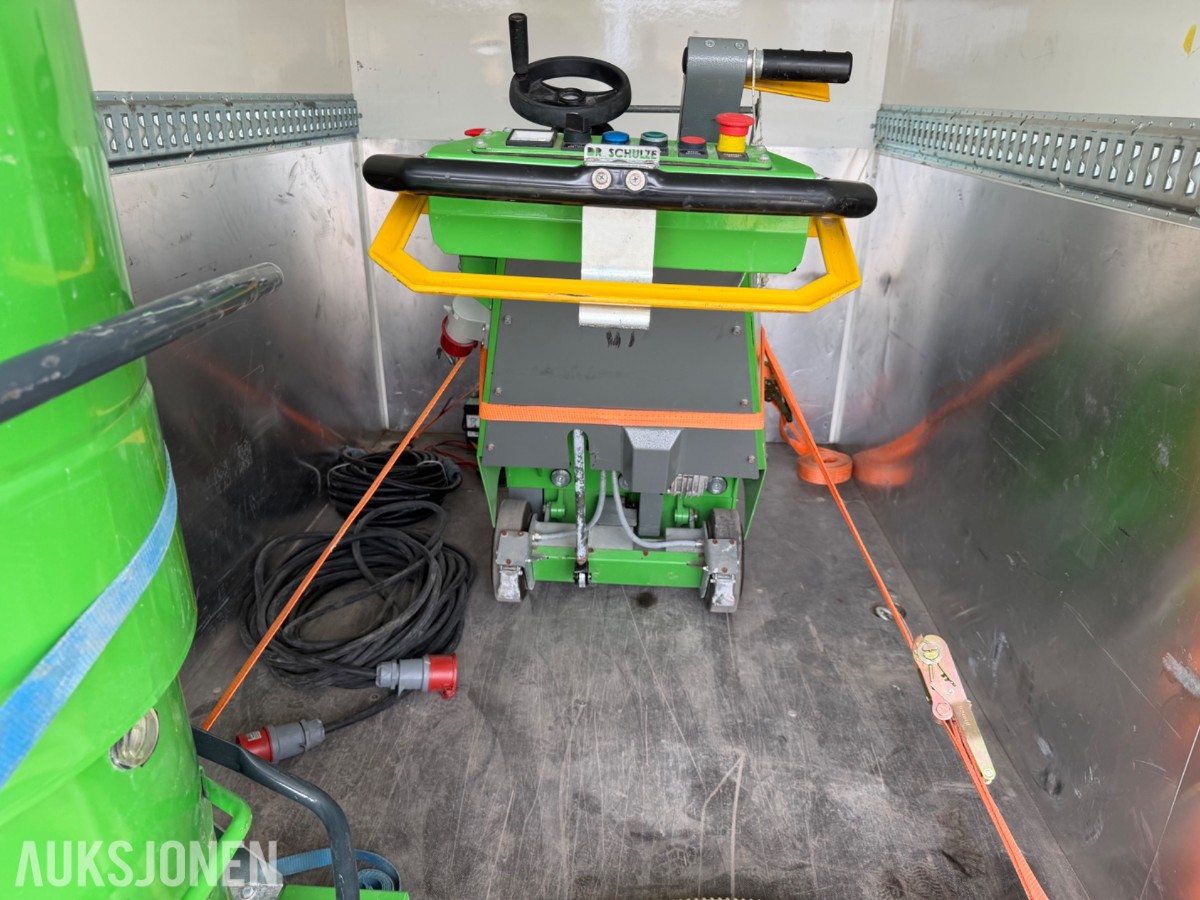 BK Hengeren Plc 2736B Skap m/Dr. Schulze DBF‑380 slissemaskin
