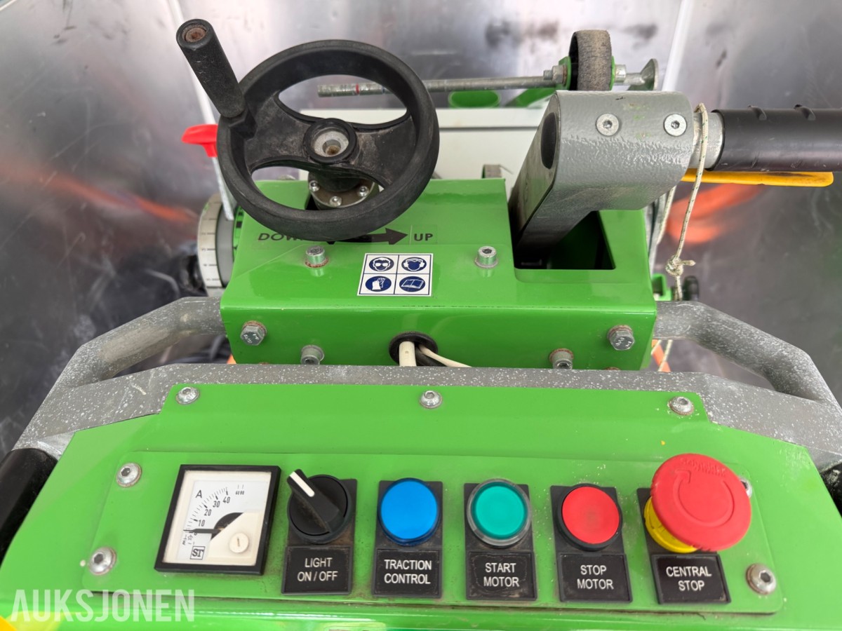 BK Hengeren Plc 2736B Skap m/Dr. Schulze DBF‑380 slissemaskin