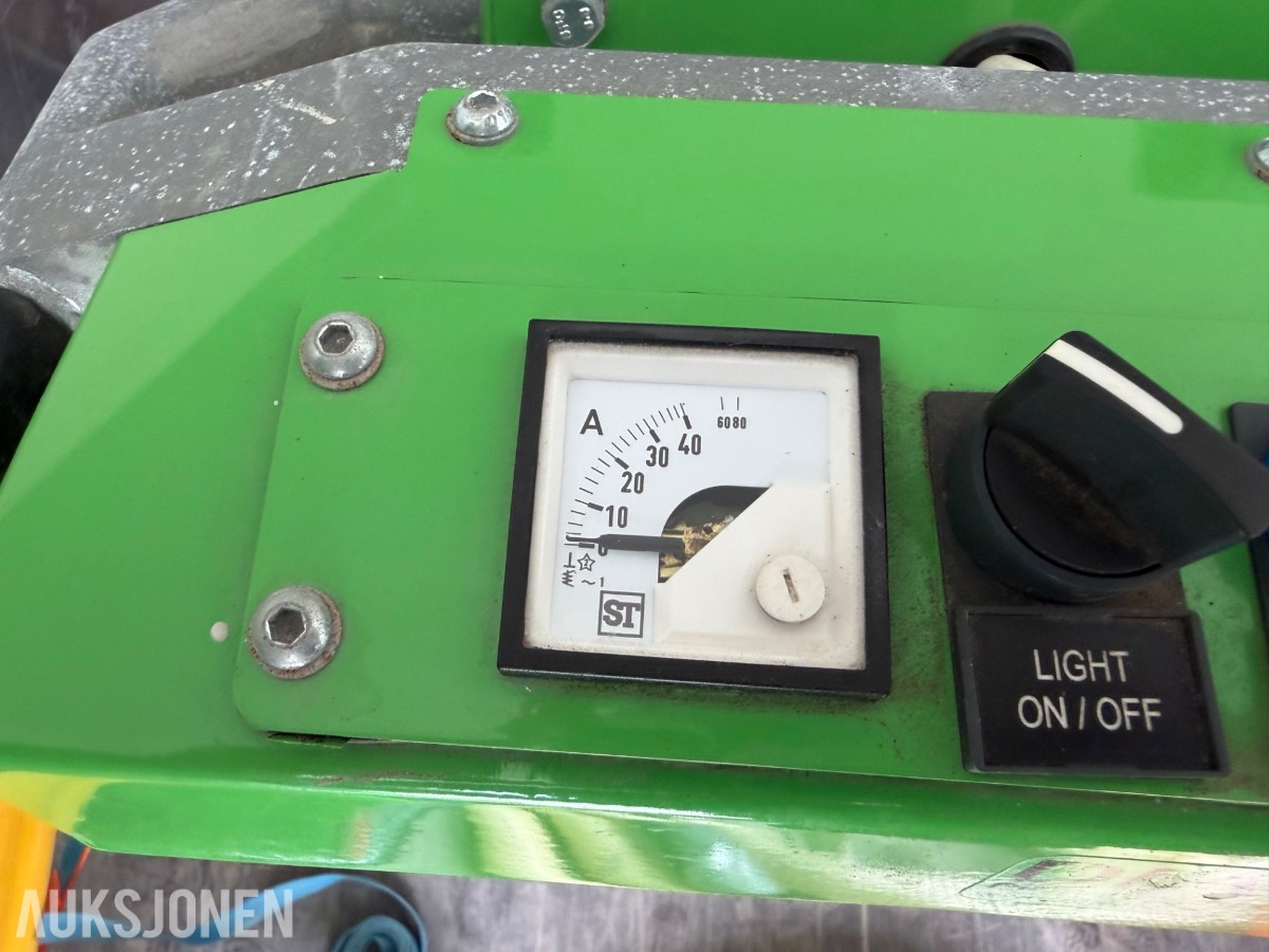 BK Hengeren Plc 2736B Skap m/Dr. Schulze DBF‑380 slissemaskin