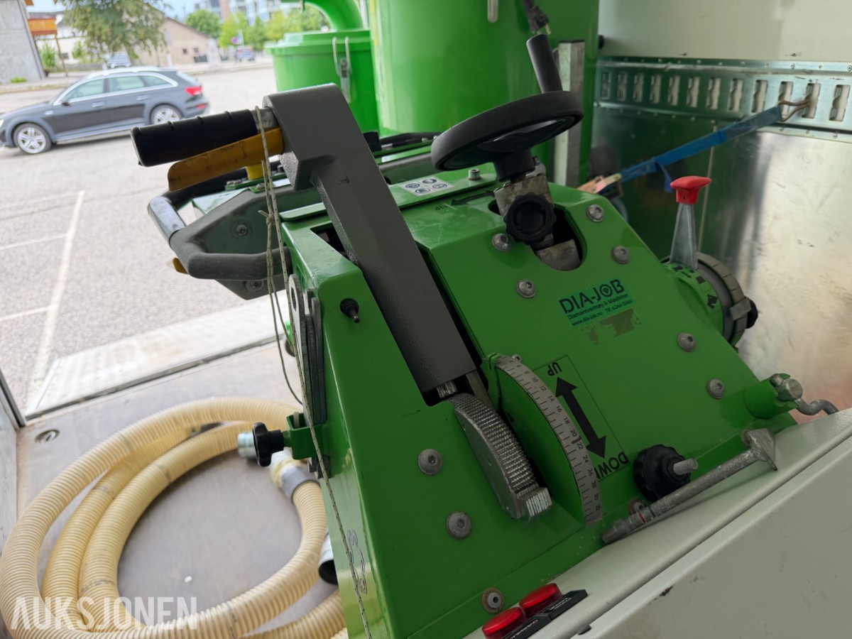 BK Hengeren Plc 2736B Skap m/Dr. Schulze DBF‑380 slissemaskin