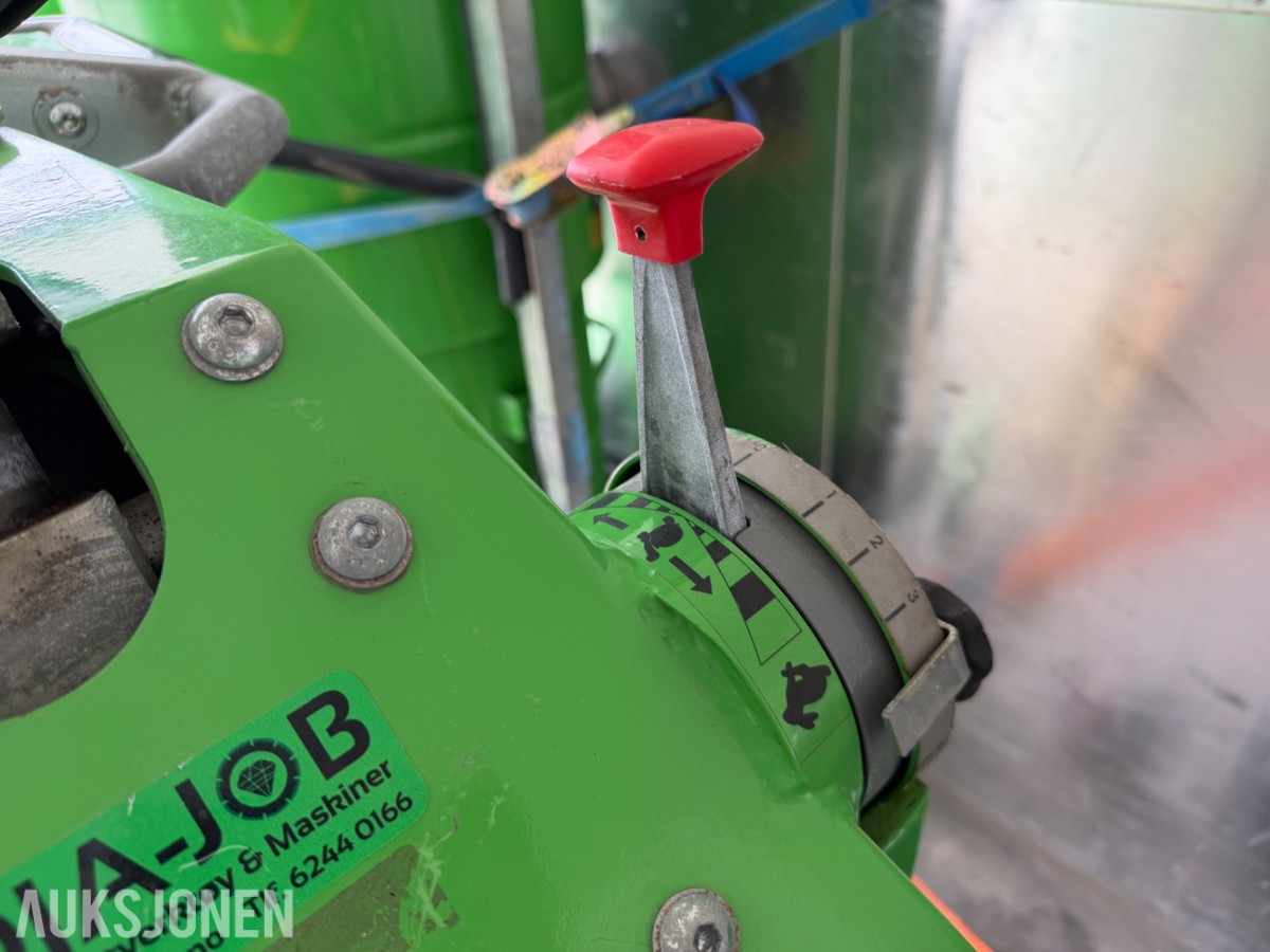 BK Hengeren Plc 2736B Skap m/Dr. Schulze DBF‑380 slissemaskin