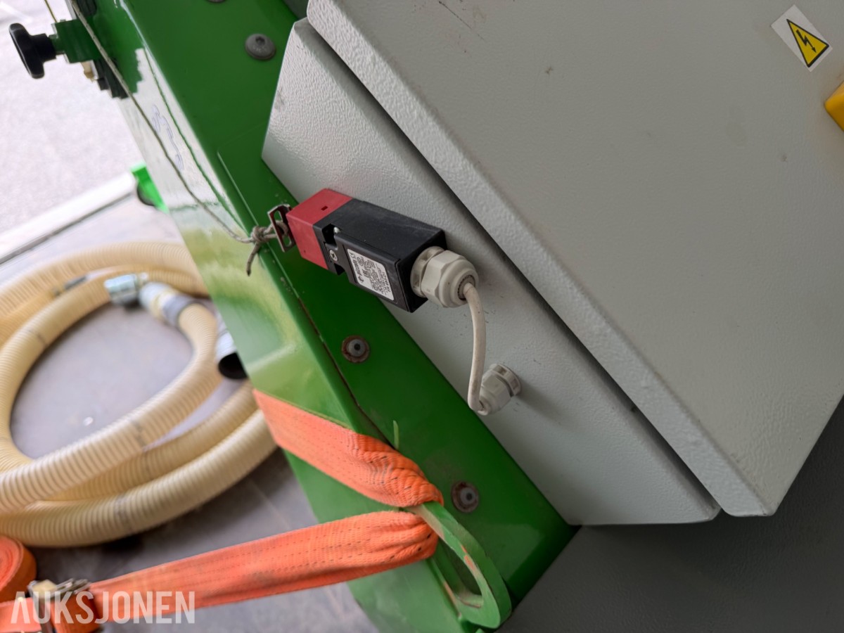 BK Hengeren Plc 2736B Skap m/Dr. Schulze DBF‑380 slissemaskin