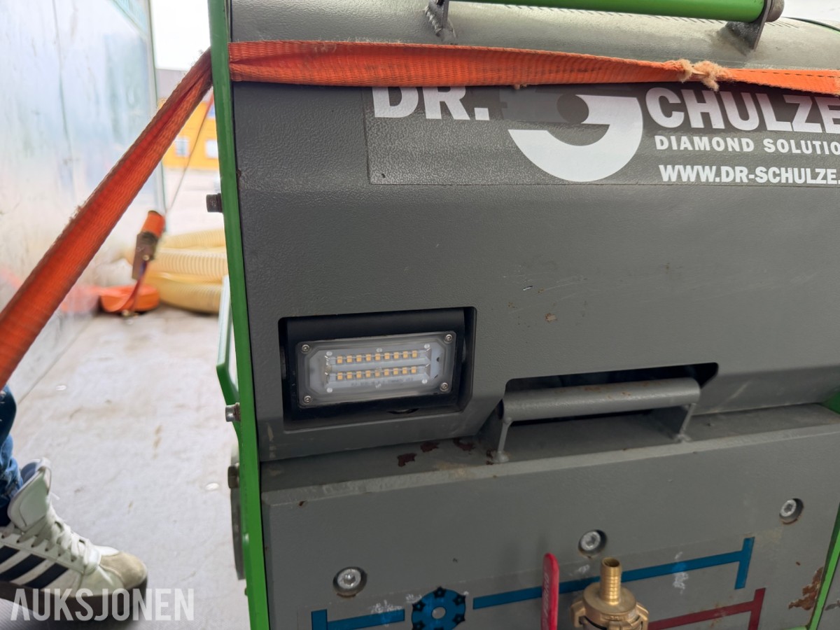 BK Hengeren Plc 2736B Skap m/Dr. Schulze DBF‑380 slissemaskin