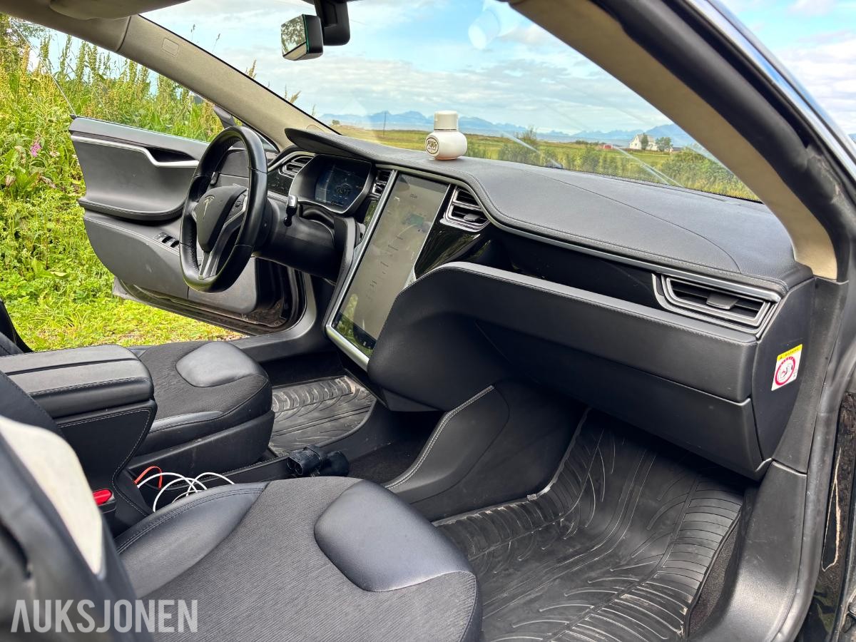 2014 Tesla Model S 311000 km, Eu godkjent til 09.06.2028