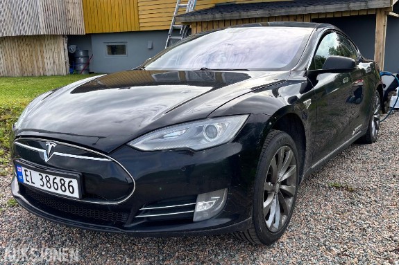 2014 Tesla Model S 311000 km, Eu godkjent til 09.06.2028