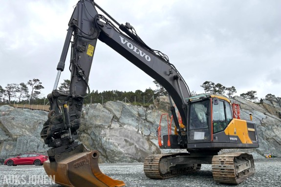 2019 Volvo EC200EL beltegraver med Steelwrist tiltrotator, OilQuick, GPS og 2 skuffer