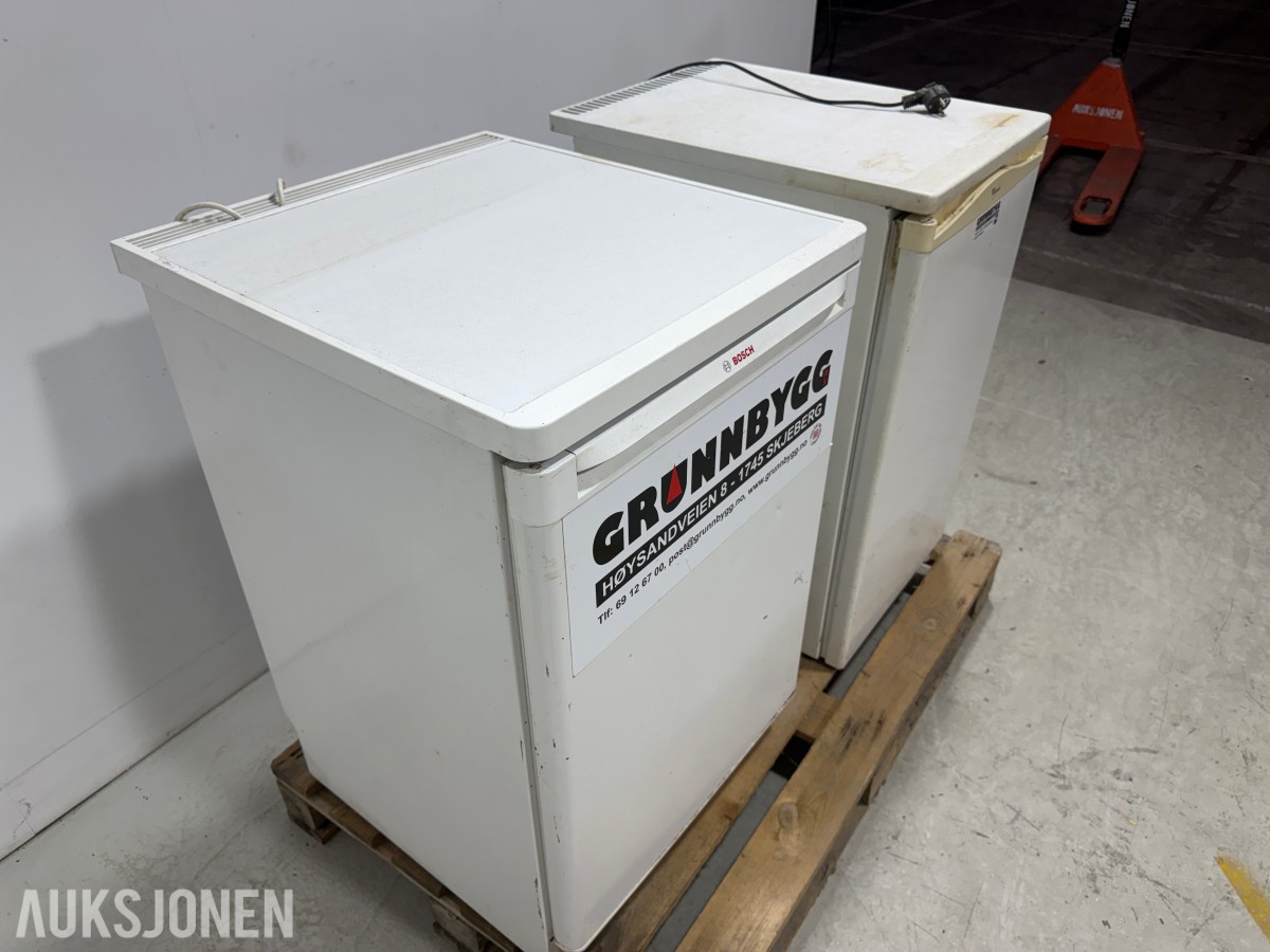 Bosch KTR15V20/01 og Whirlpool ARC 0060 underbenk kjøleskap