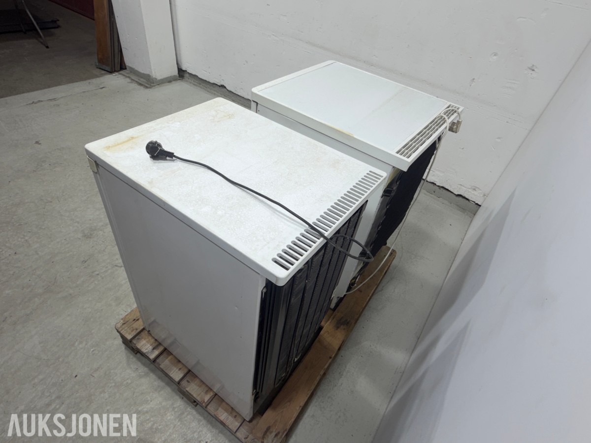 Bosch KTR15V20/01 og Whirlpool ARC 0060 underbenk kjøleskap