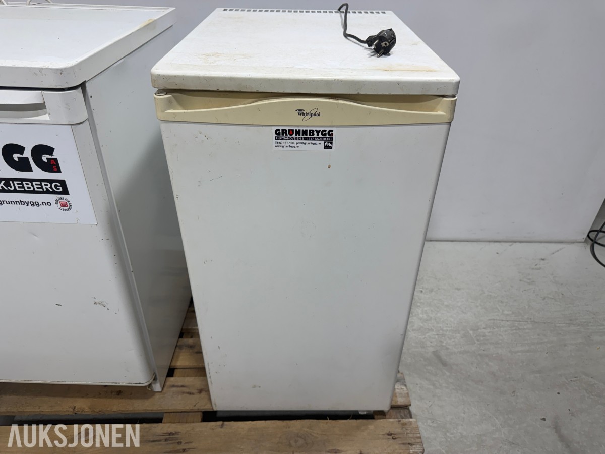 Bosch KTR15V20/01 og Whirlpool ARC 0060 underbenk kjøleskap
