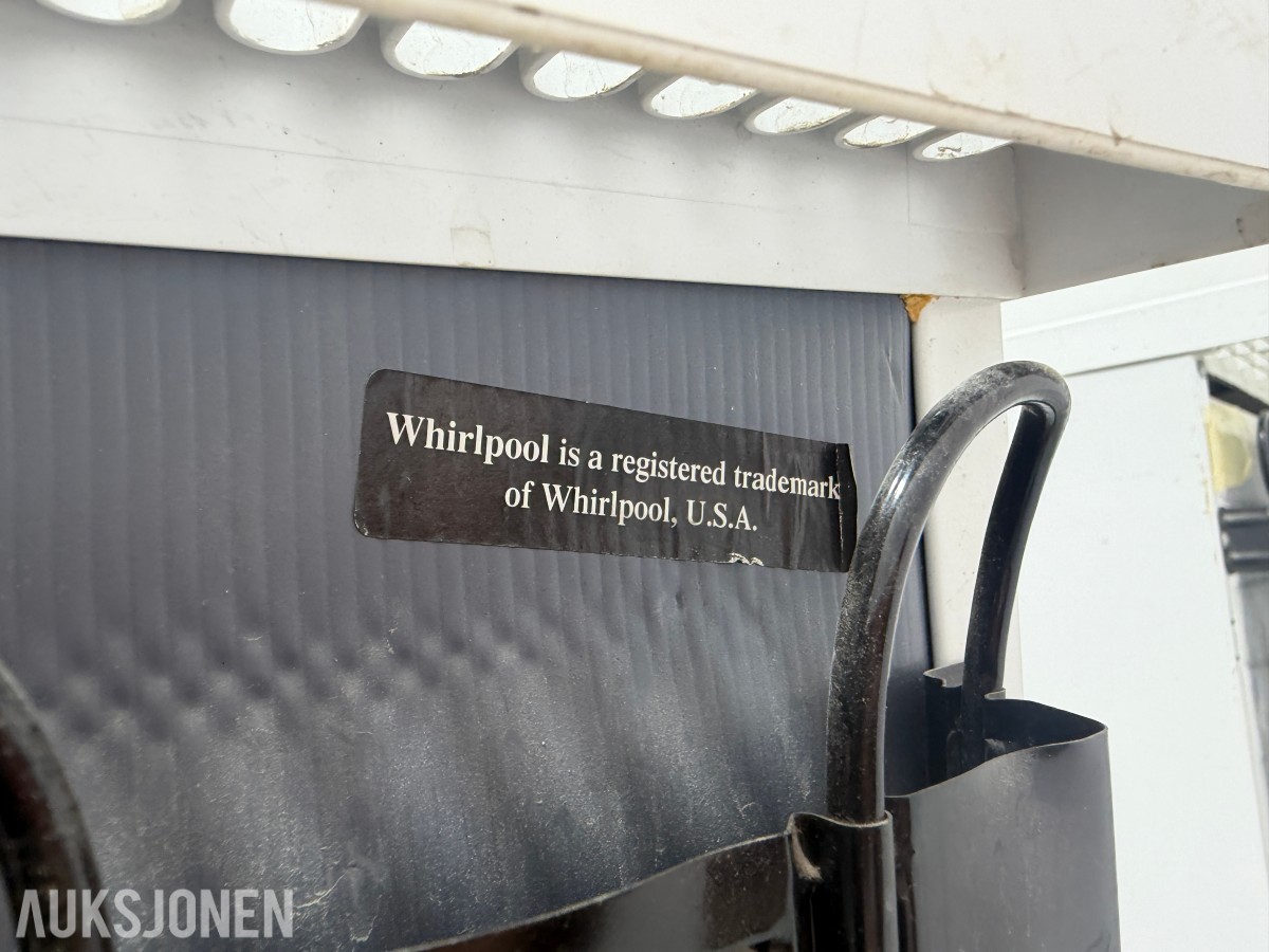 Bosch KTR15V20/01 og Whirlpool ARC 0060 underbenk kjøleskap