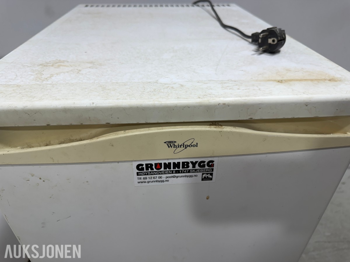 Bosch KTR15V20/01 og Whirlpool ARC 0060 underbenk kjøleskap