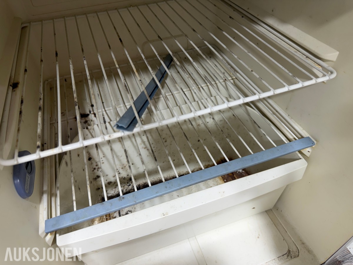 Bosch KTR15V20/01 og Whirlpool ARC 0060 underbenk kjøleskap