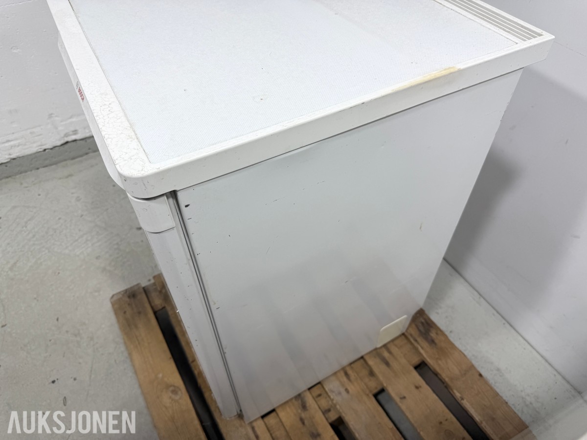 Bosch KTR15V20/01 og Whirlpool ARC 0060 underbenk kjøleskap