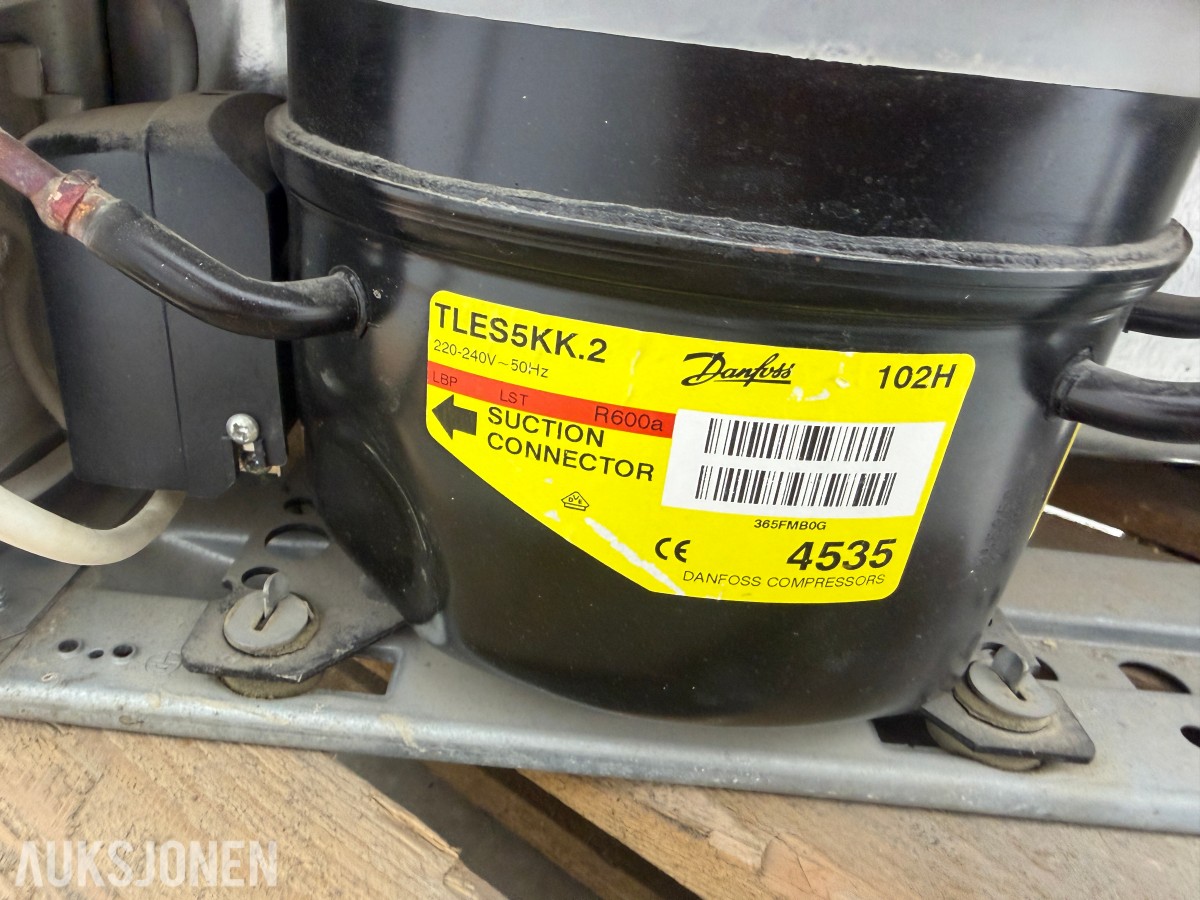 Bosch KTR15V20/01 og Whirlpool ARC 0060 underbenk kjøleskap