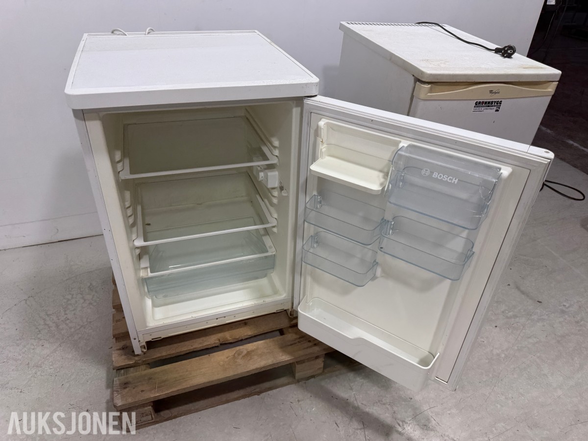 Bosch KTR15V20/01 og Whirlpool ARC 0060 underbenk kjøleskap