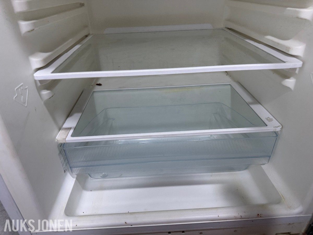 Bosch KTR15V20/01 og Whirlpool ARC 0060 underbenk kjøleskap