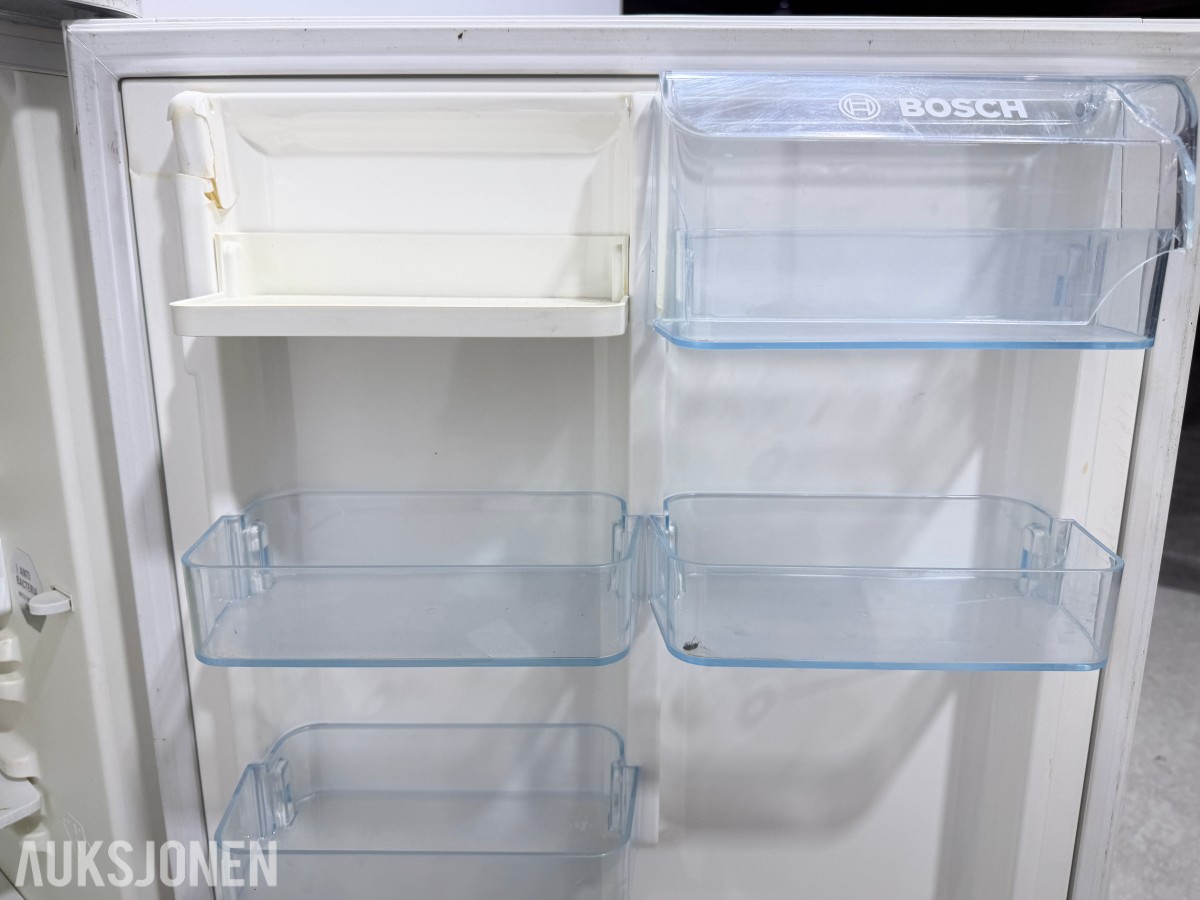 Bosch KTR15V20/01 og Whirlpool ARC 0060 underbenk kjøleskap