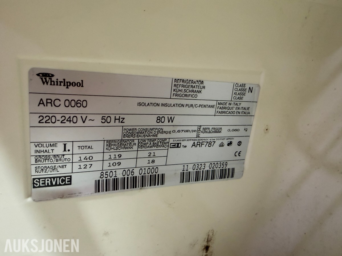Bosch KTR15V20/01 og Whirlpool ARC 0060 underbenk kjøleskap