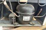 Bosch KTR15V20/01 og Whirlpool ARC 0060 underbenk kjøleskap