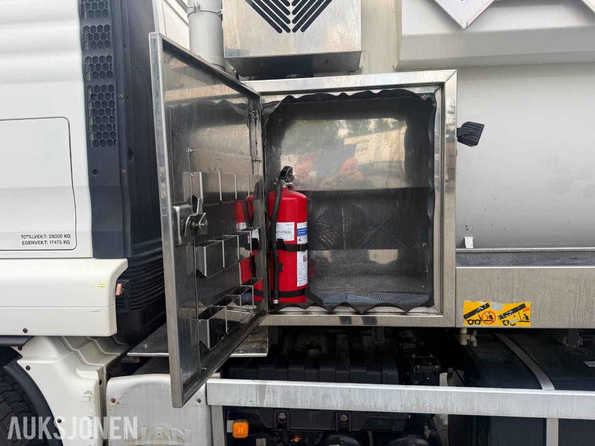 2009 MAN TGS SLAMSUGER M/SYREFAST TREKAMRET TANK M/SEPARATE VANNTANKER.