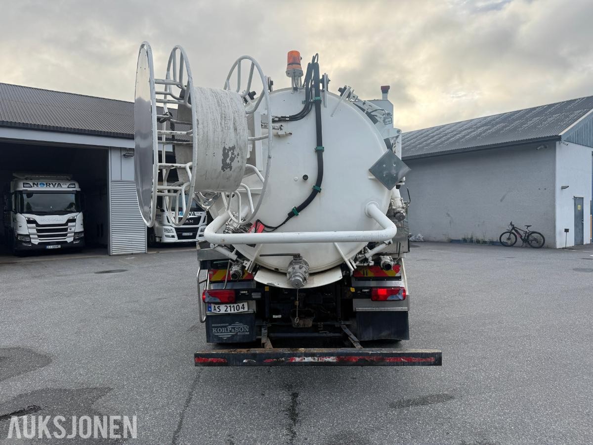 2009 MAN TGS SLAMSUGER M/SYREFAST TREKAMRET TANK M/SEPARATE VANNTANKER.