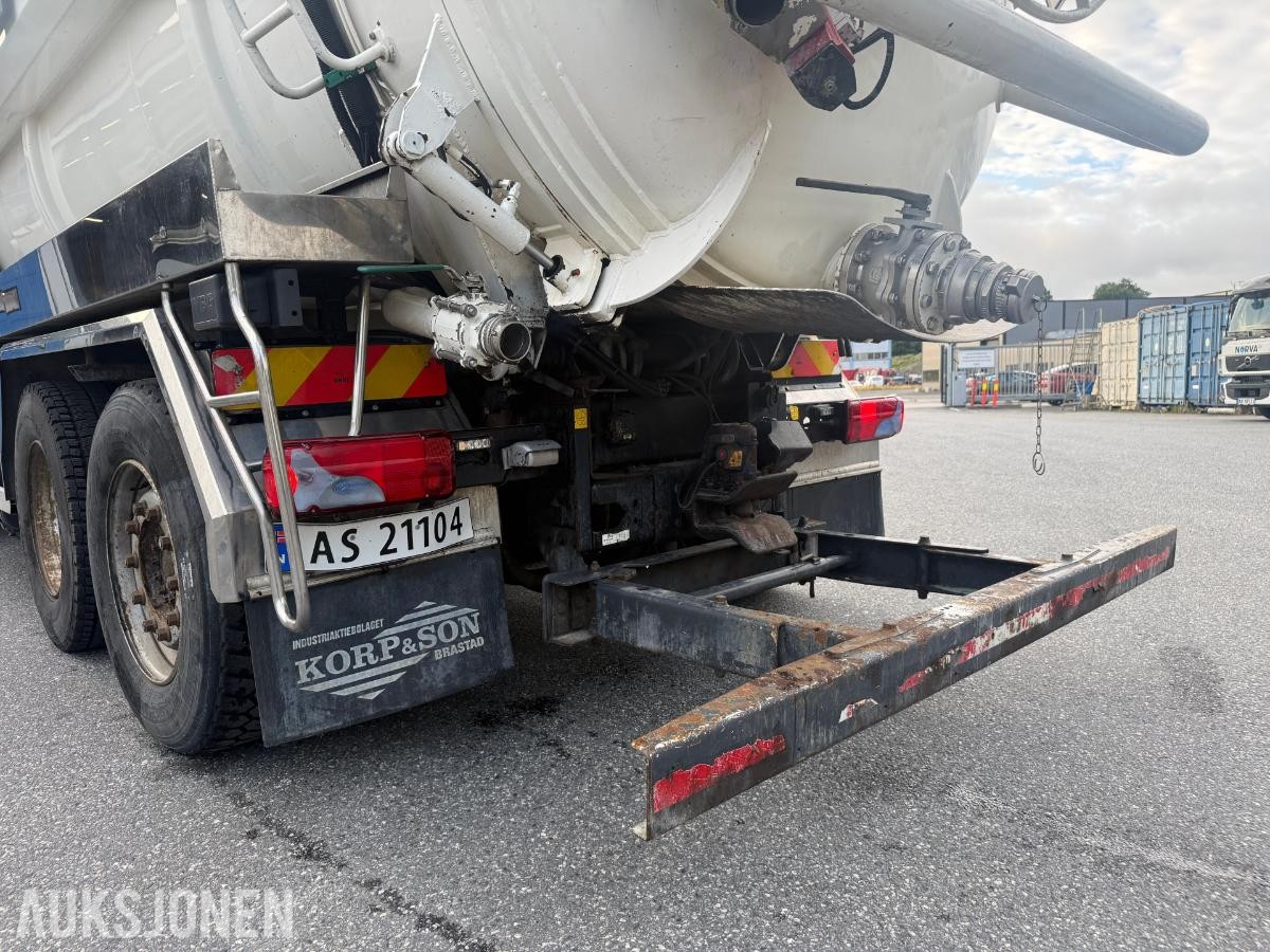 2009 MAN TGS SLAMSUGER M/SYREFAST TREKAMRET TANK M/SEPARATE VANNTANKER.