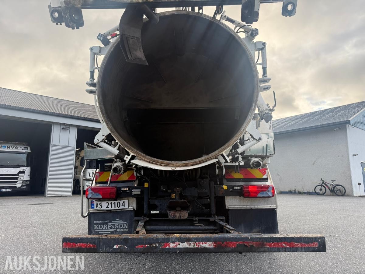 2009 MAN TGS SLAMSUGER M/SYREFAST TREKAMRET TANK M/SEPARATE VANNTANKER.
