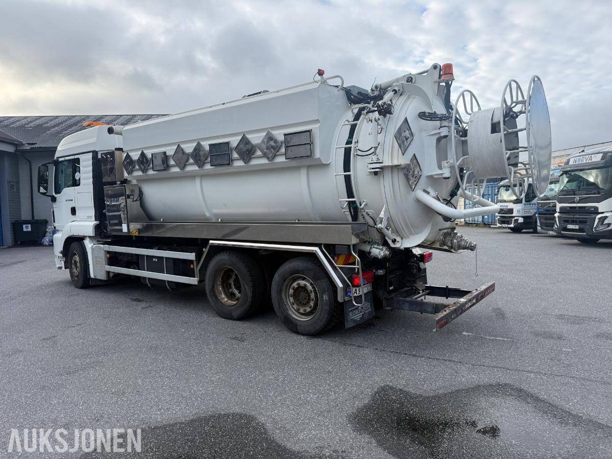 2009 MAN TGS SLAMSUGER M/SYREFAST TREKAMRET TANK M/SEPARATE VANNTANKER.