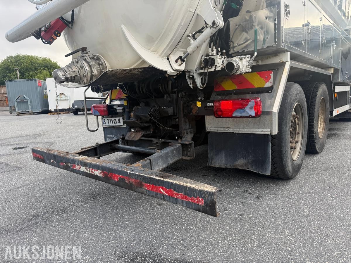 2009 MAN TGS SLAMSUGER M/SYREFAST TREKAMRET TANK M/SEPARATE VANNTANKER.