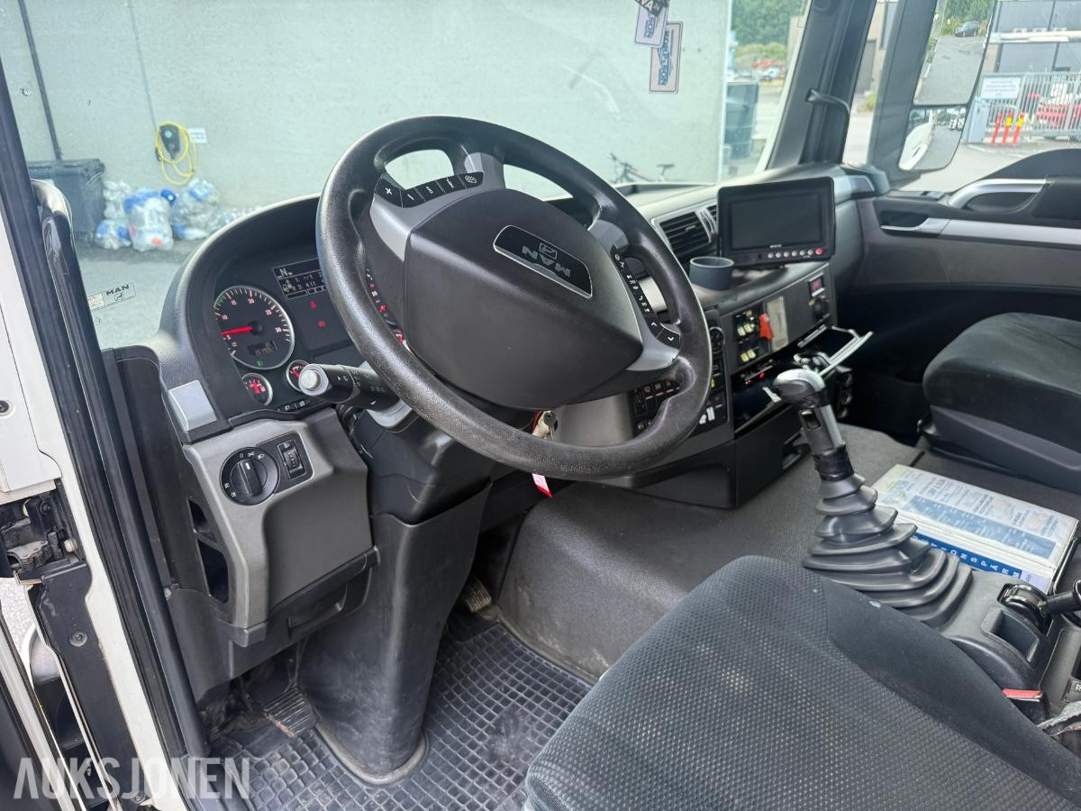 2009 MAN TGS SLAMSUGER M/SYREFAST TREKAMRET TANK M/SEPARATE VANNTANKER.