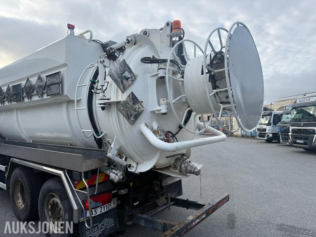 2009 MAN TGS SLAMSUGER M/SYREFAST TREKAMRET TANK M/SEPARATE VANNTANKER.