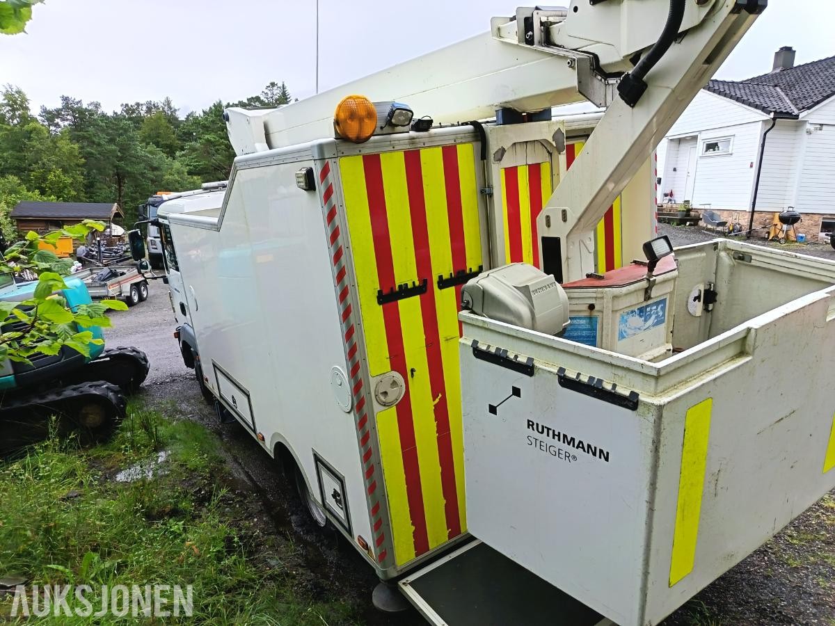 2009 MAN TGL med lift