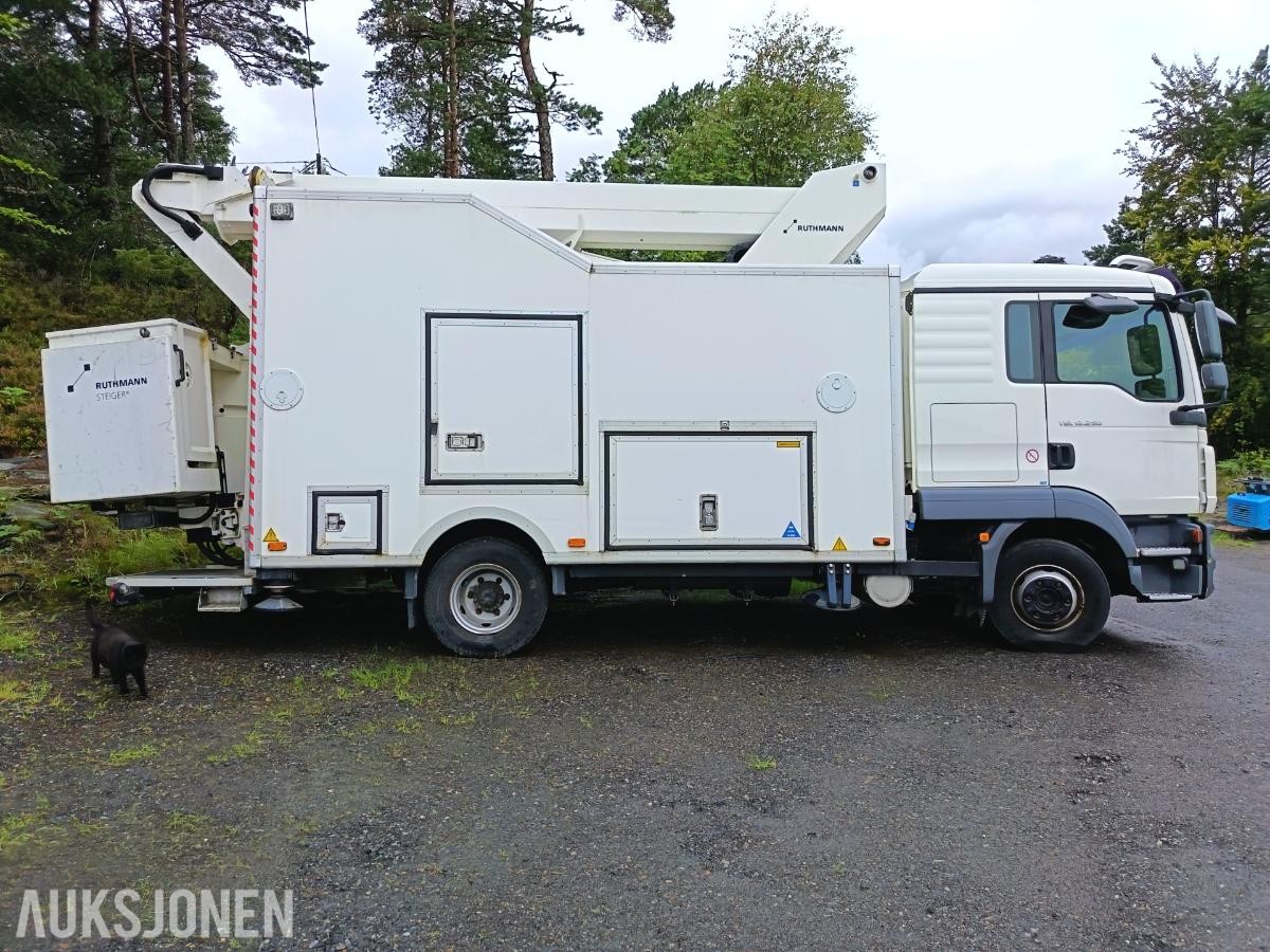 2009 MAN TGL med lift