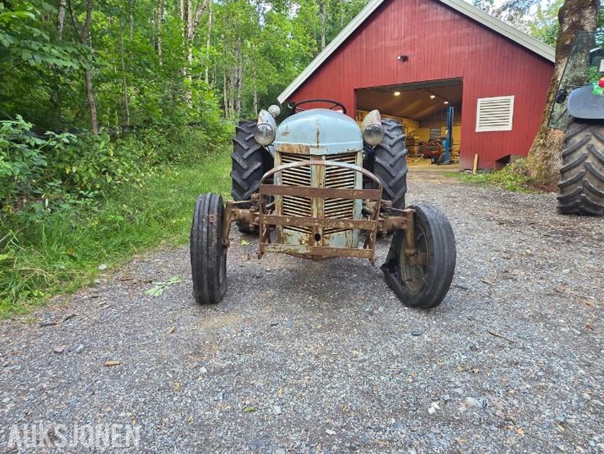 1948 Traktor - Massey Ferguson TEA-20, Restaureringsobjekt