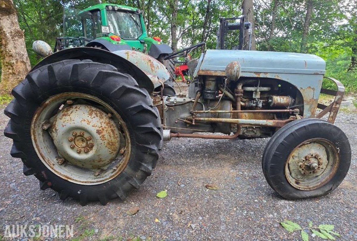 1948 Traktor - Massey Ferguson TEA-20, Restaureringsobjekt