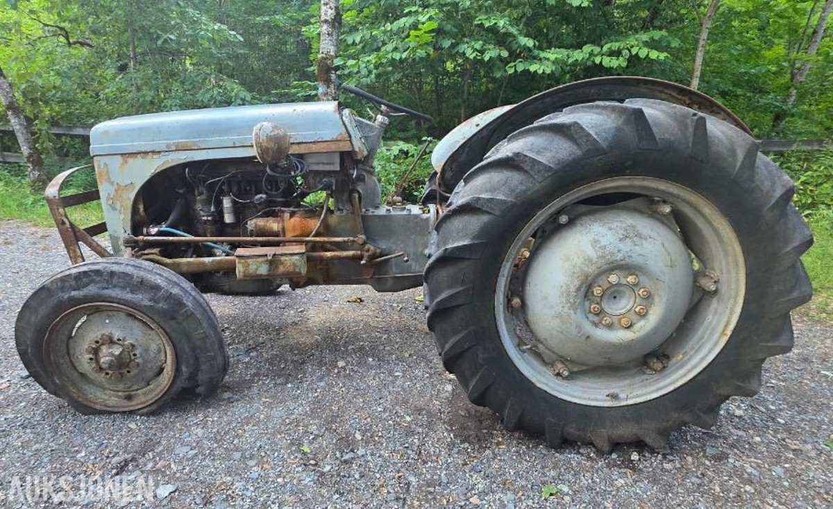 1948 Traktor - Massey Ferguson TEA-20, Restaureringsobjekt