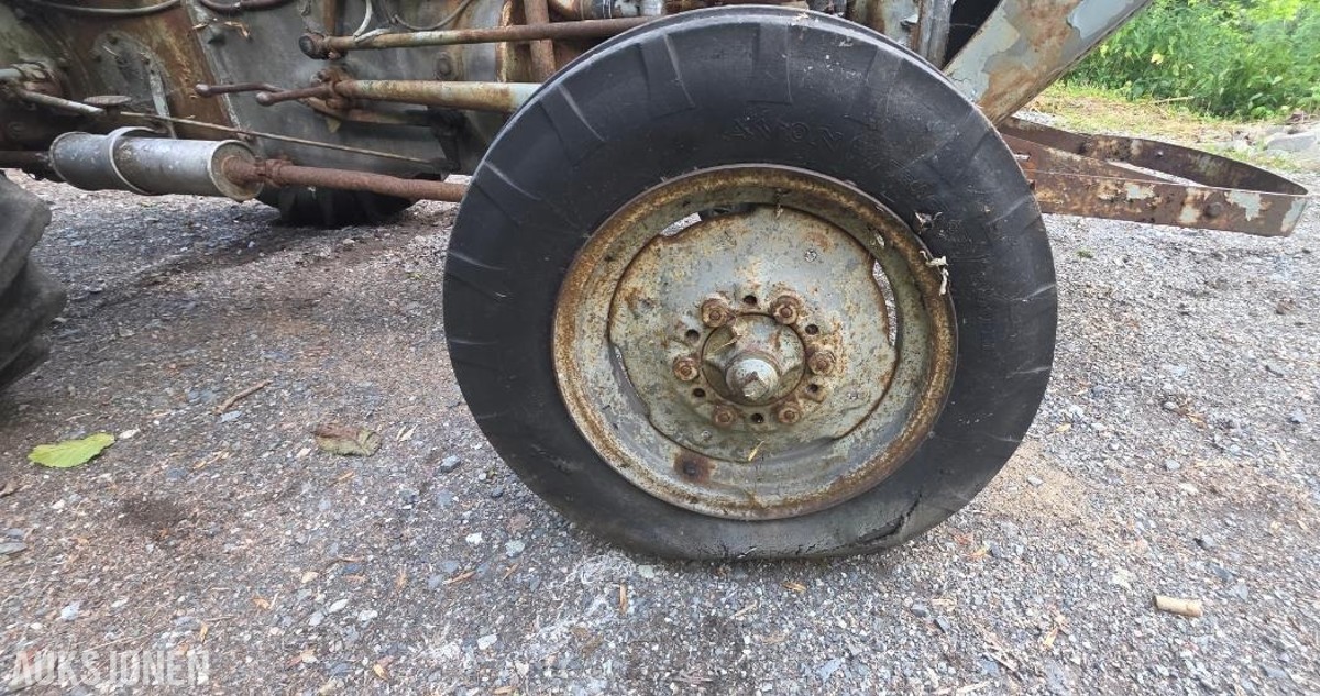 1948 Traktor - Massey Ferguson TEA-20, Restaureringsobjekt