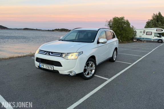 2013 Mitsubishi Outlander  2.3 150hk 4WD automat cruisekontroll hengerfeste skinn ryggekamera eu ok 06.2027 