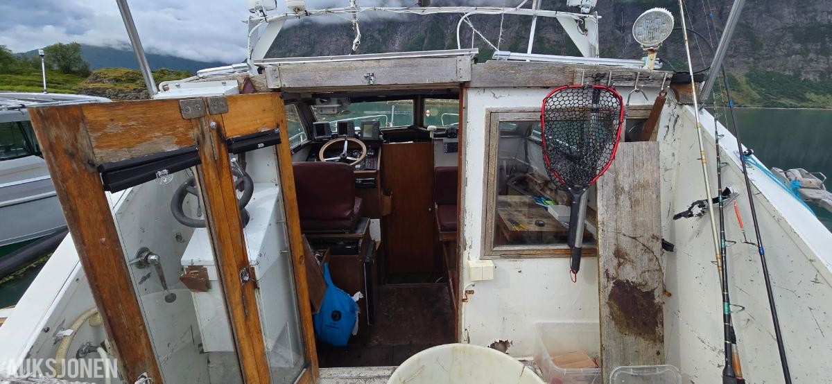 1975 Coronet 24 fot family båt