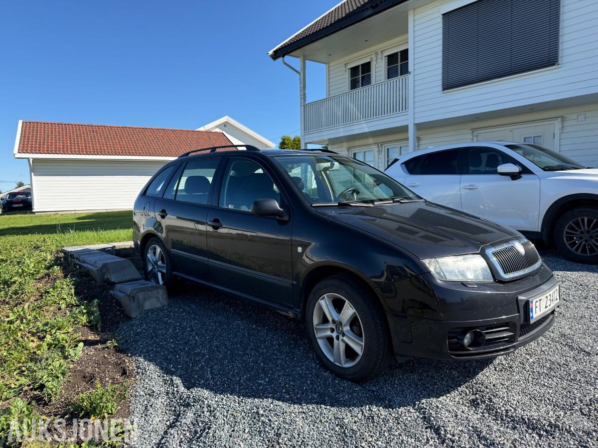 2008 Skoda Fabia 1.2 64hk s+v dekk manuell