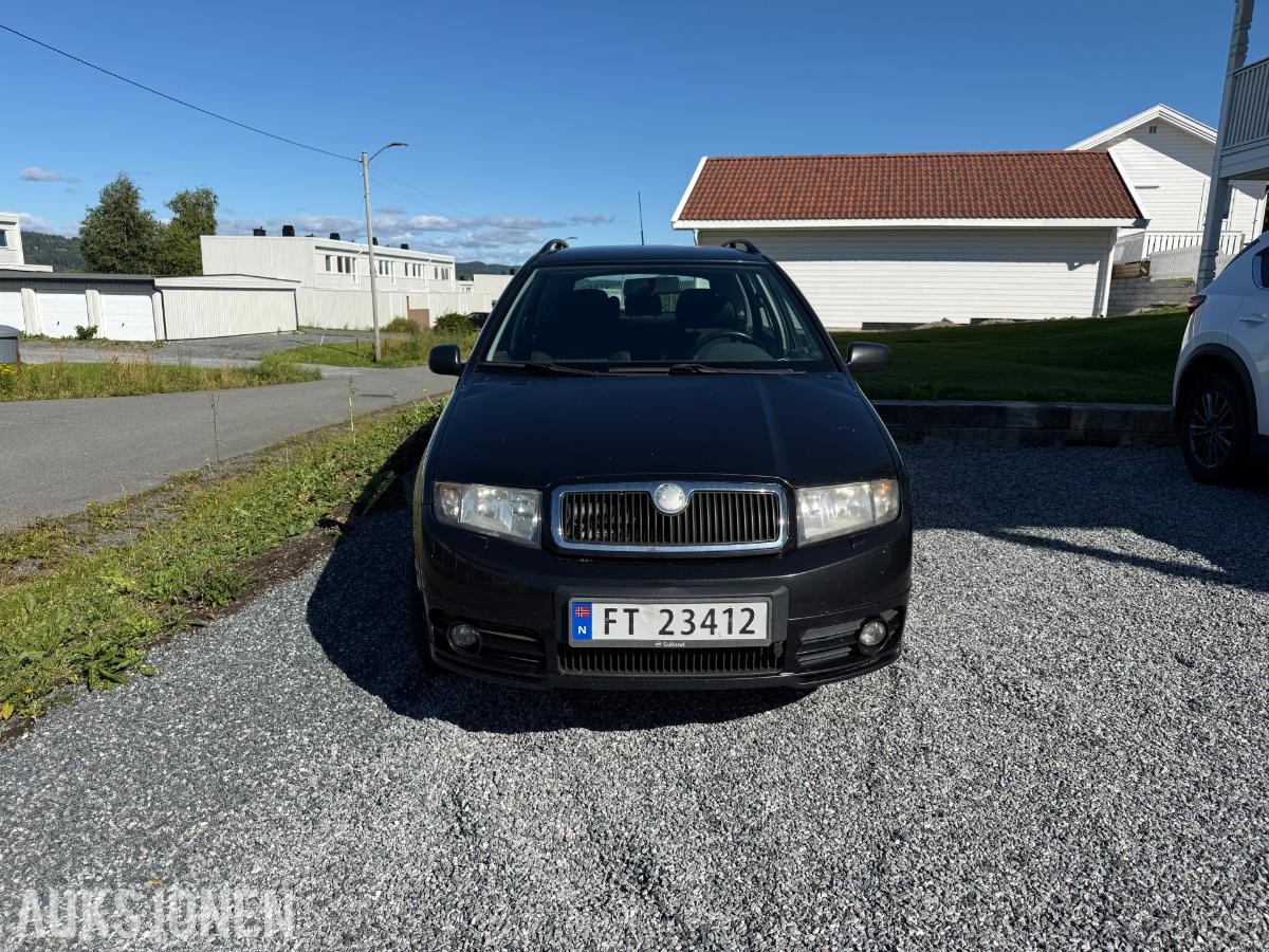 2008 Skoda Fabia 1.2 64hk s+v dekk manuell