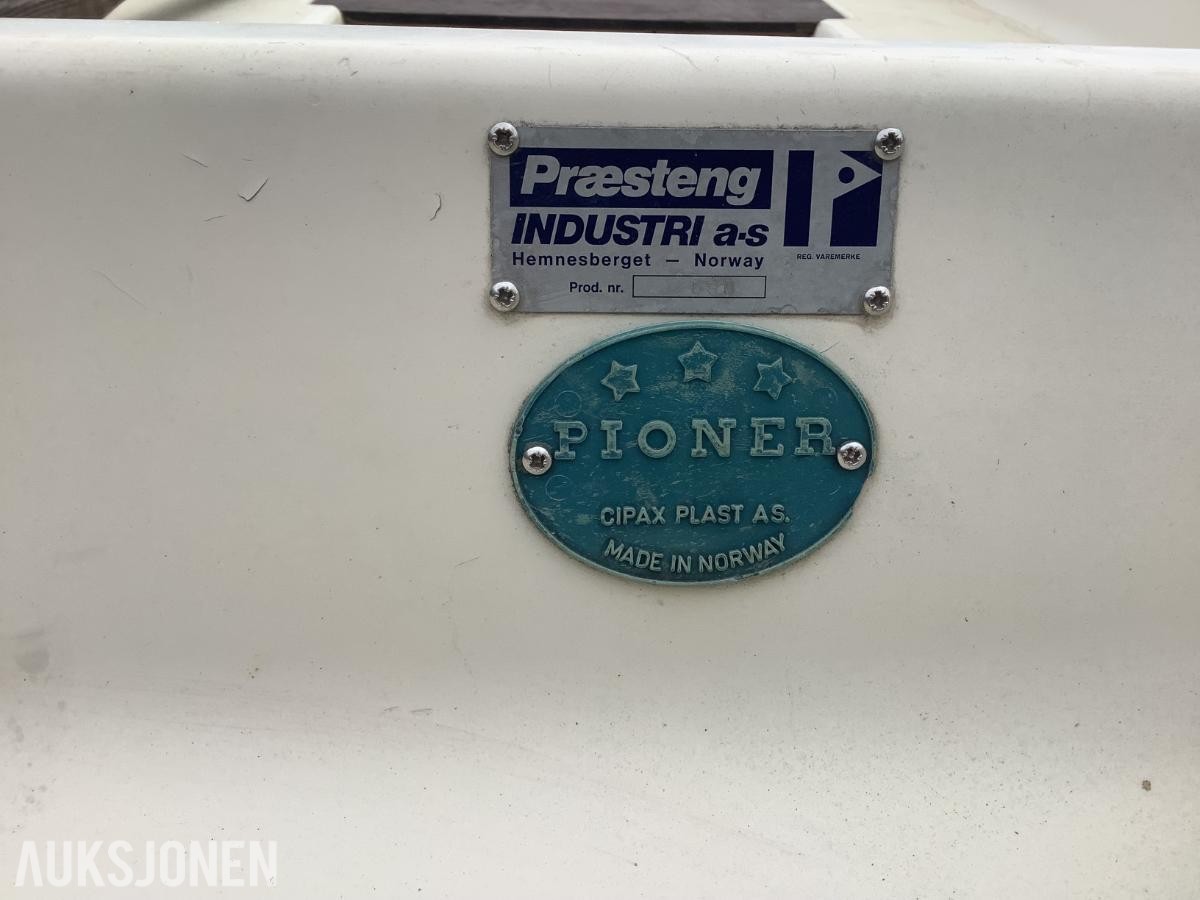 Pioner  14 fot glassfiber båt med Yamaha 9,9/15 hk  
