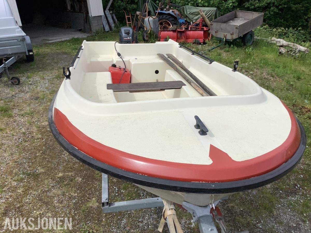 Pioner  14 fot glassfiber båt med Yamaha 9,9/15 hk  
