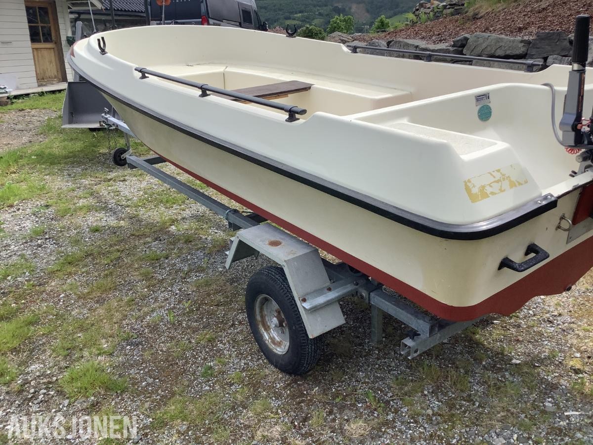 Pioner  14 fot glassfiber båt med Yamaha 9,9/15 hk  
