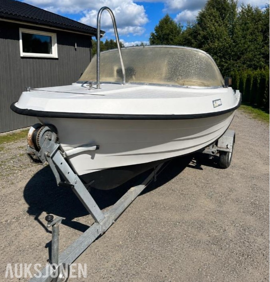 1980 Kavaler 445 med Johnson 30 hk, Lowrance ekkolodd og henger