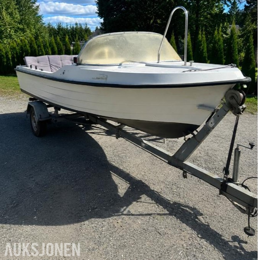 1980 Kavaler 445 med Johnson 30 hk, Lowrance ekkolodd og henger